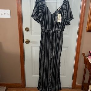 NWT Indulge black & white jumpsuit sz L